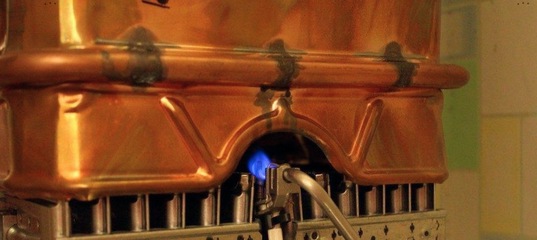 Накипь в теплообменнике газовой колонки. Обслужить газовую колонку. Ремонт газовых колонок в гродно. Прочистка газовой колонки. Разобранная газовая колонка.