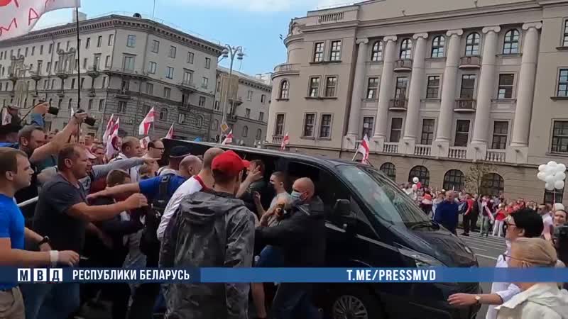 Торговые центры европы с полицией. На минск напали. На минск напали. Минск тц 2016 год парень с бензопилой. На минск напали.