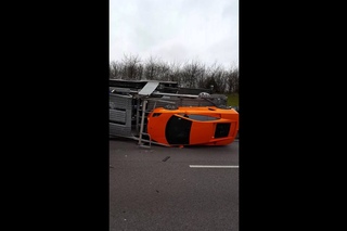 Accident semi remorque porte voiture truck crash car lamborghini mustang porsche