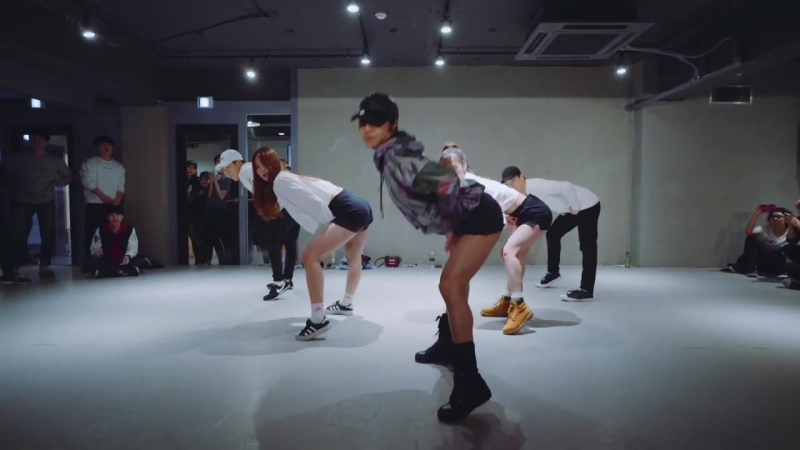 Девочка из танцев. Танец и видеоряд. Девушки из клипа wiggle. Включи видео под танец. Дэнсхолл фимейл.