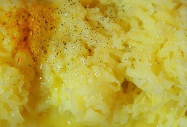 Картофельные палочки с сыром
5 средних варёных картофелин
2 яйца
100 г панировочных сухарей
100 г твёрдого сыра
2-3 ст. л муки
растительное масло (для жарки)
чёрный молотый перец, соль - по вкусу
кориандр, (по желанию)
куркума *(необязате...
