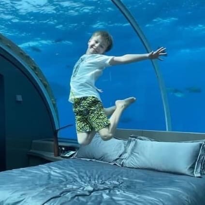 Юлия Барановская, с семьей , на Мальдивах в подводном отеле.