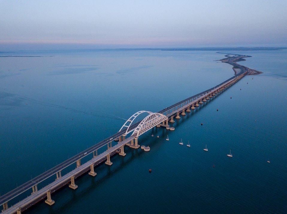 Крымский мост слушать. Мост через Керченский пролив. Крымский мост через Керченский пролив. Крым Керченский пролив мост. Керчь Керченский пролив мост.