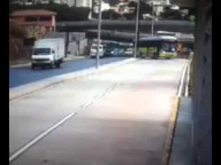 Viaduto cai na Avenida Pedro I