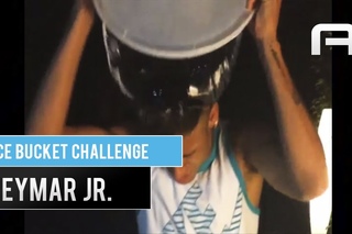 Neymar - Ice Bucket Challenge! Nominates Niallhoran, Robinho and Zuniga﻿